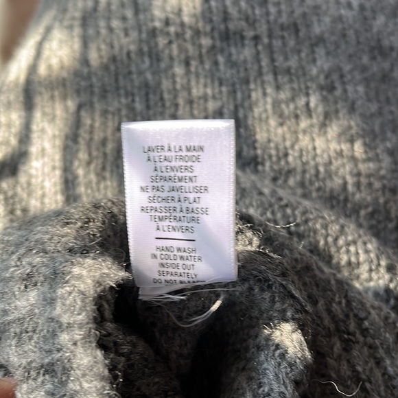 NEW Jacob CHIC lightweight turtleneck sweater. Size L - Picture 9 of 11